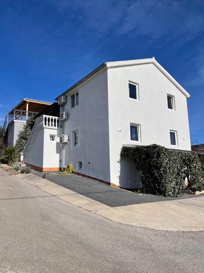 Apartments Frigan Maslenica Eksteriør bilde