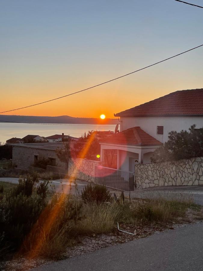 Apartments Frigan Maslenica Eksteriør bilde