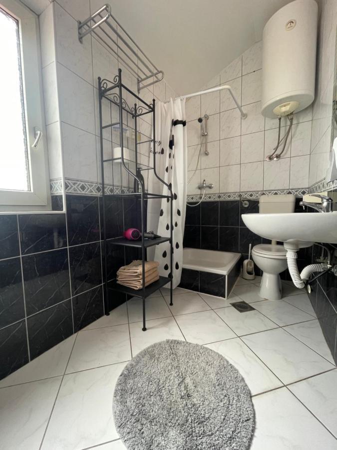 Apartments Frigan Maslenica Eksteriør bilde