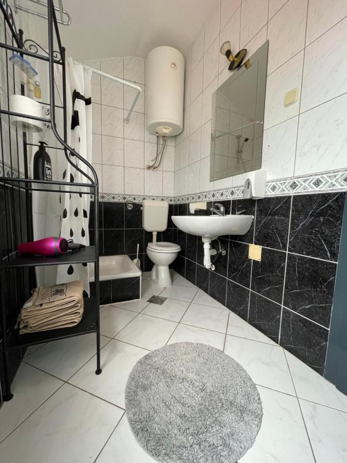 Apartments Frigan Maslenica Eksteriør bilde