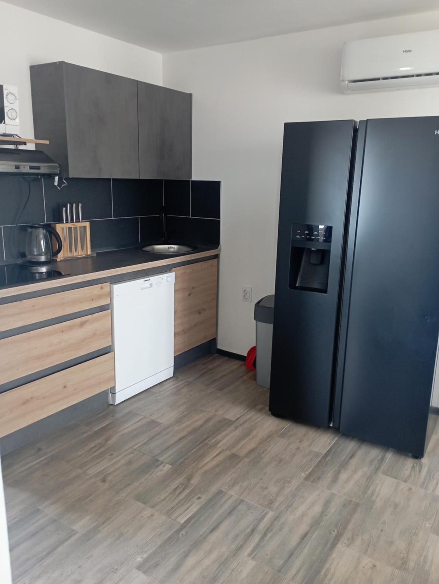 Apartments Frigan Maslenica Eksteriør bilde