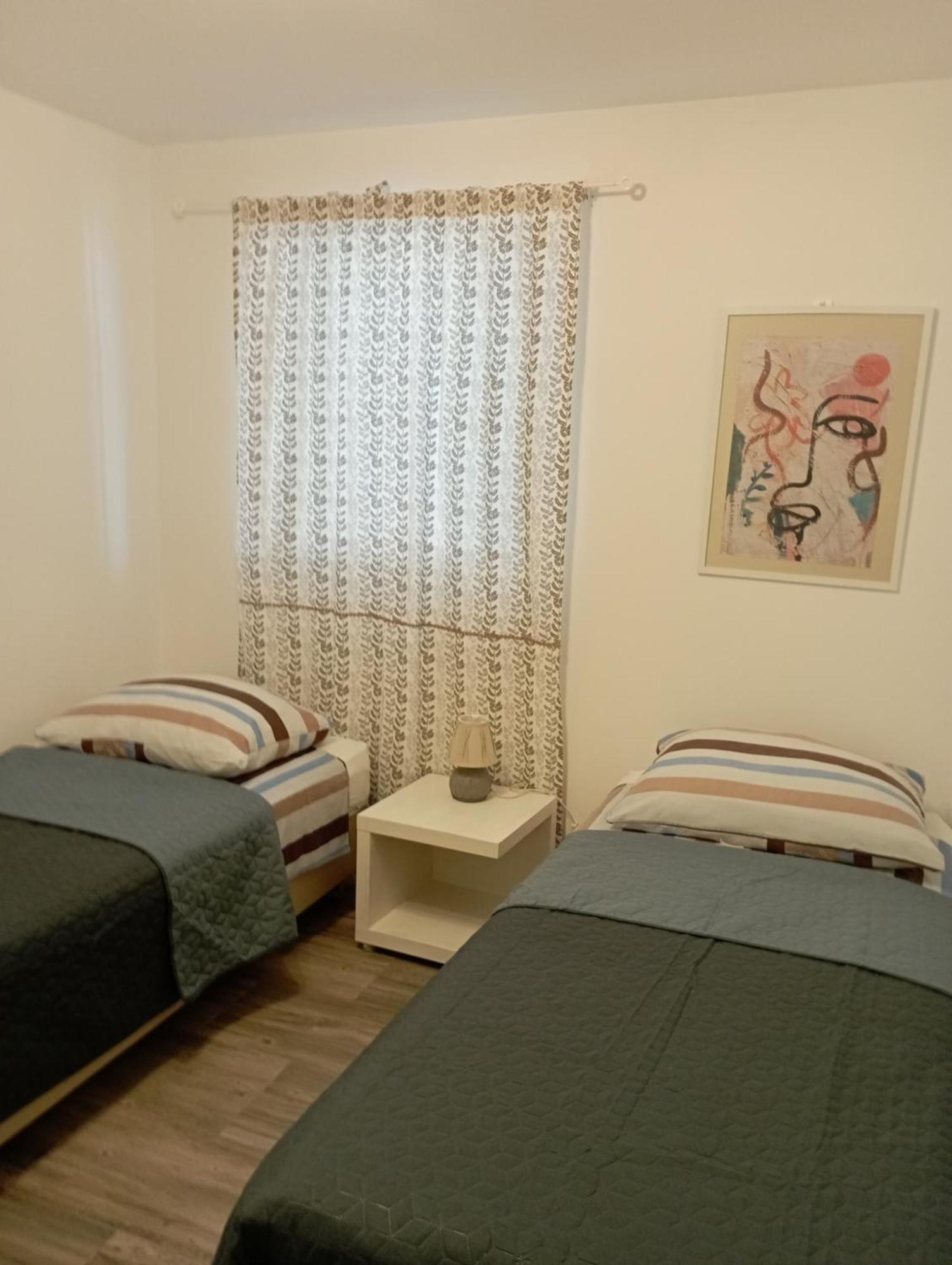 Apartments Frigan Maslenica Eksteriør bilde